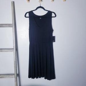 NWT ANA V-NECK FLOWY BLACK DRESS SIZE MEDIUM